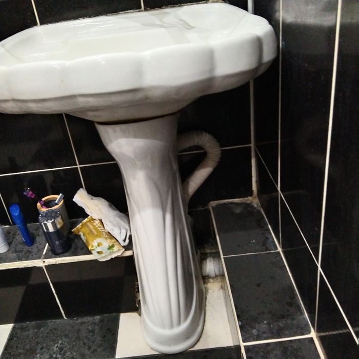 Продам умывальник с пьедесталом б/у