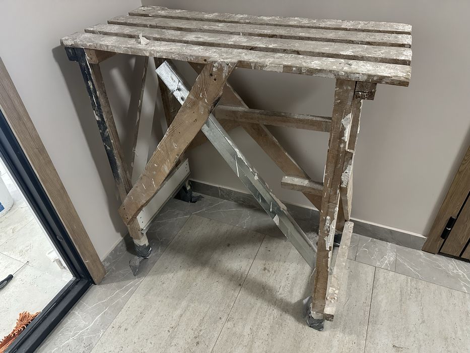 Продам стролительный козел с лестницей очень хороший.