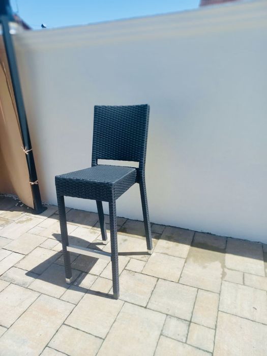 Scaune bar si masa