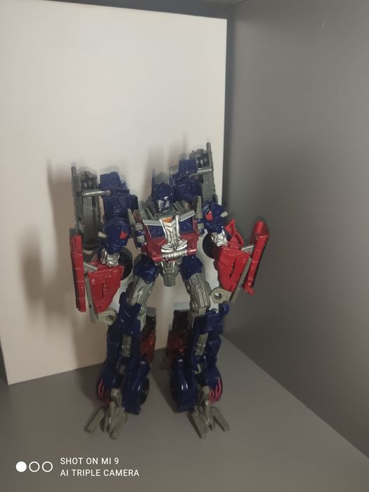 Трансформер Оптимус Прайм