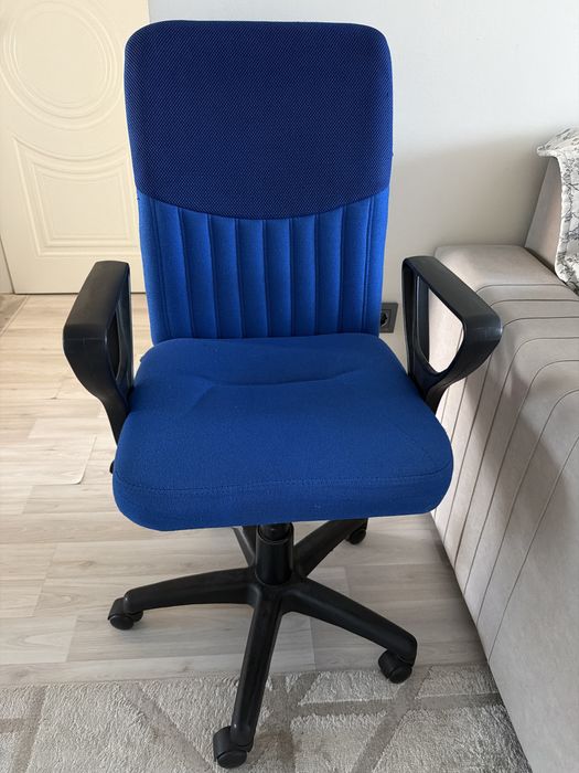 Продам кресло офисное
