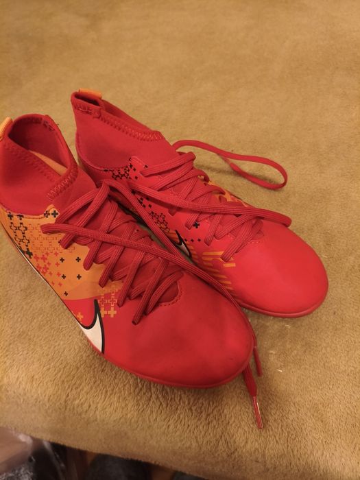 Бутонки за момче