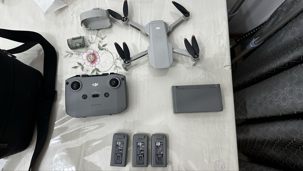 Продам дрон dji mini 2