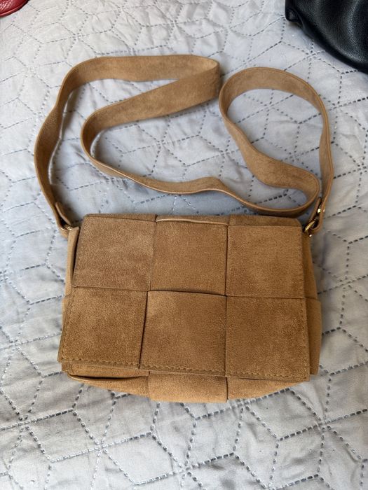 Велурена чанта модел на Botega Venetta