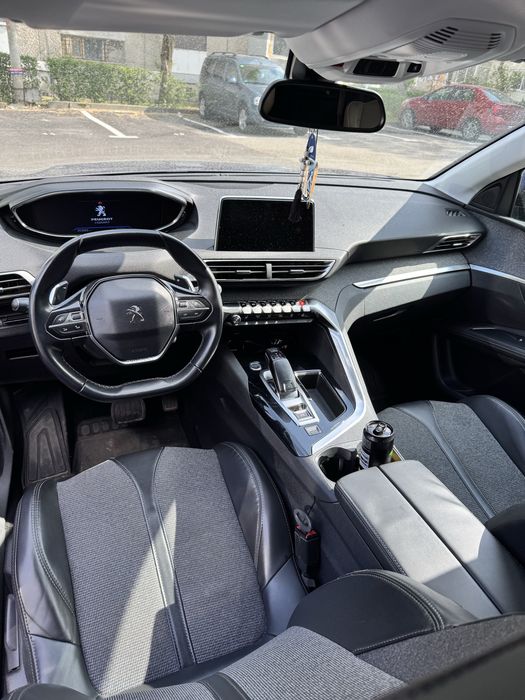 Vând Peugeot 3008