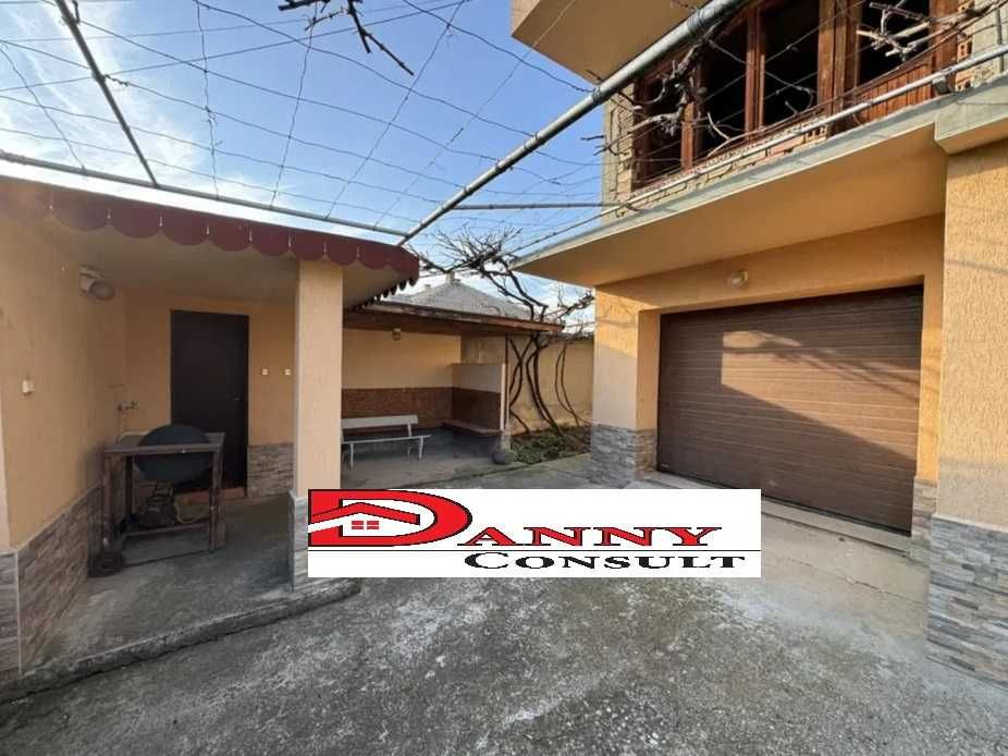 Триетажна новопостроена къща в с. Първомайци