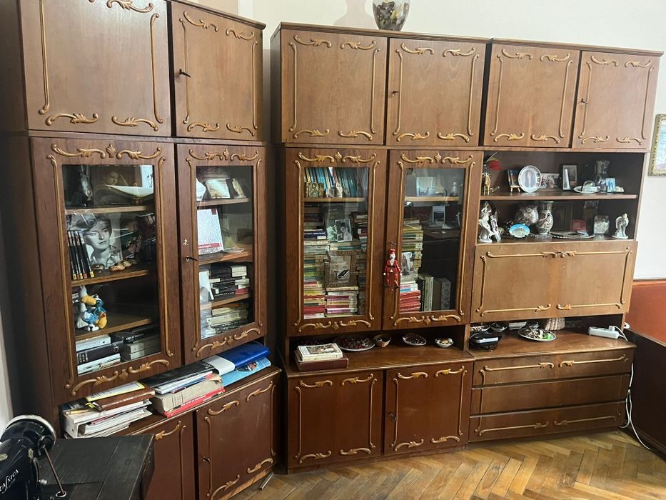 Biblioteca de vanzare