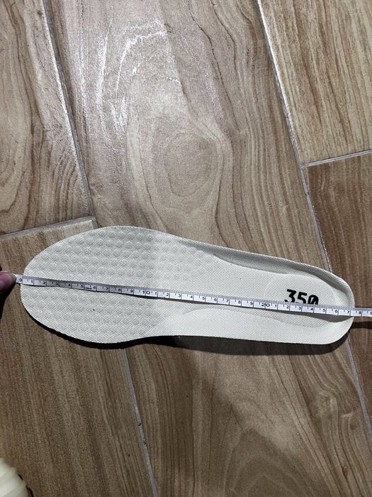 Кроссовки под yeezy
