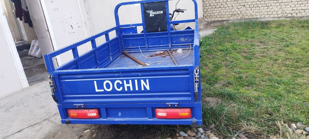 Lochin motosi tortishi zor yangiday turibdi ideal holatda