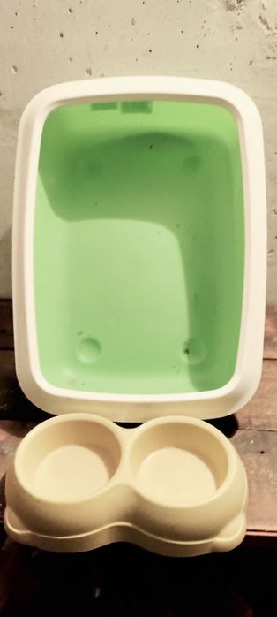 Съд за котешка тоалетна и купичка за храна