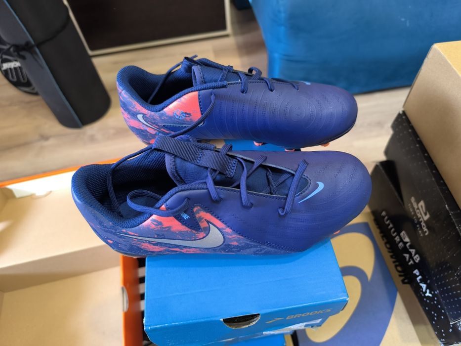 Детски футболни обувки Nike , различни номера