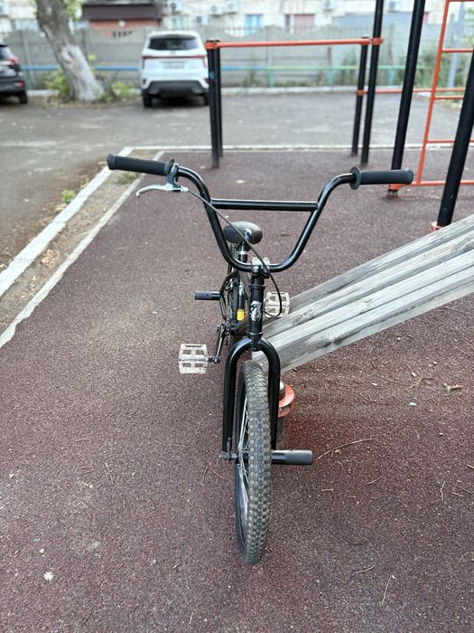 BMX  AVASTI WAZARD трюковой велик в хорошем состояние есть царапинки