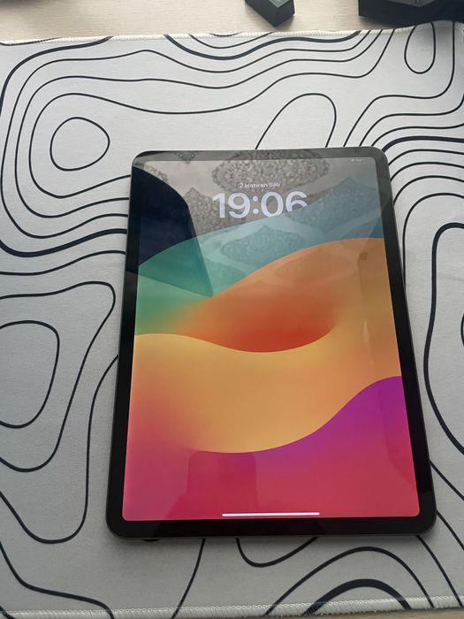 Продавам iPad Pro 2 11.0" (2020) 2nd Gen Wifi