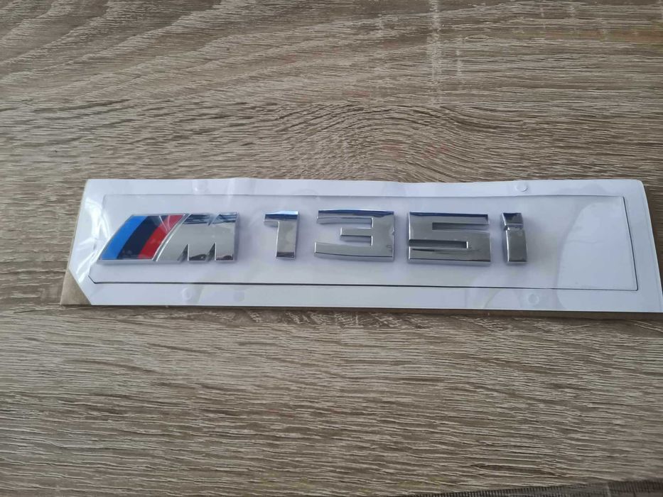 БМВ BMW М135i сребриста емблема лого