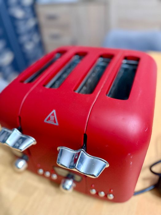 Prăjitor pâine DeLonghi - Design Retro Premium – 4 Fante, 1600W, funcție dezghețare