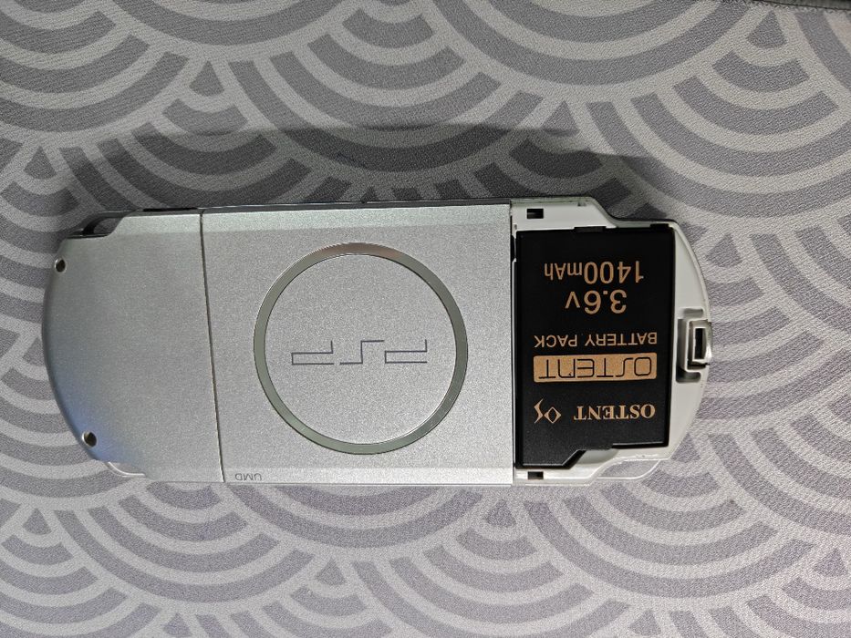 Psp 3000 в хорошем состоянии прошитая