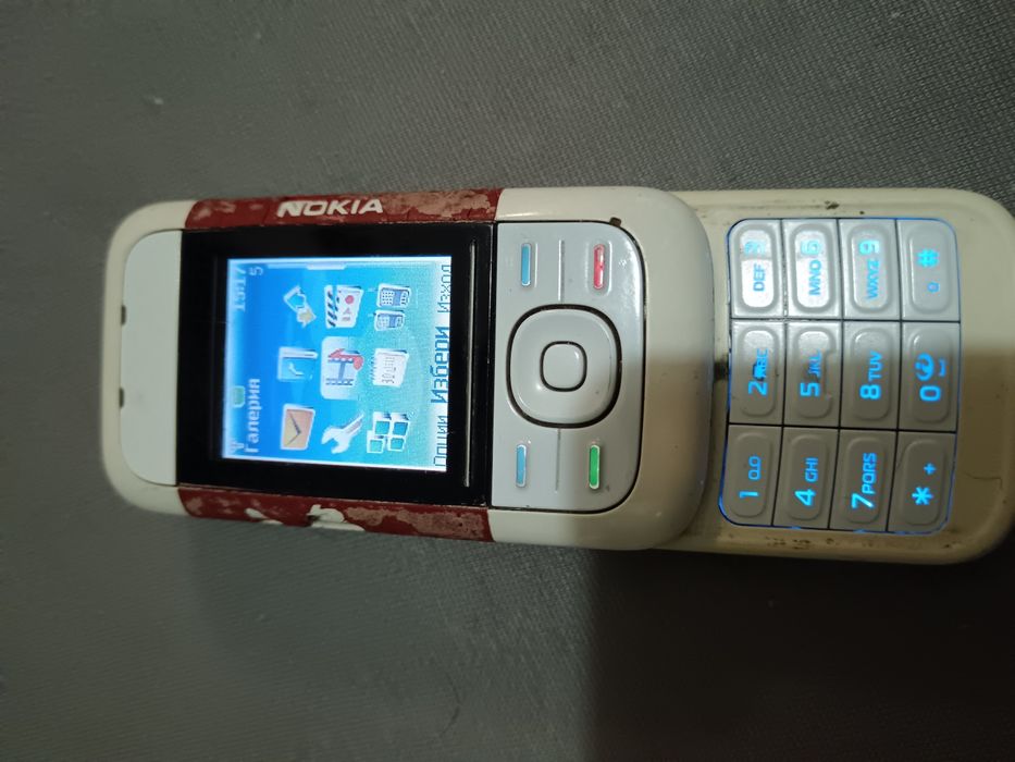 Продавам стари мобилни телефони