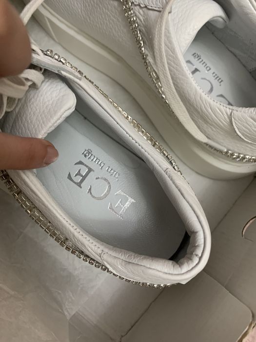 Белые кожанные кроссовки