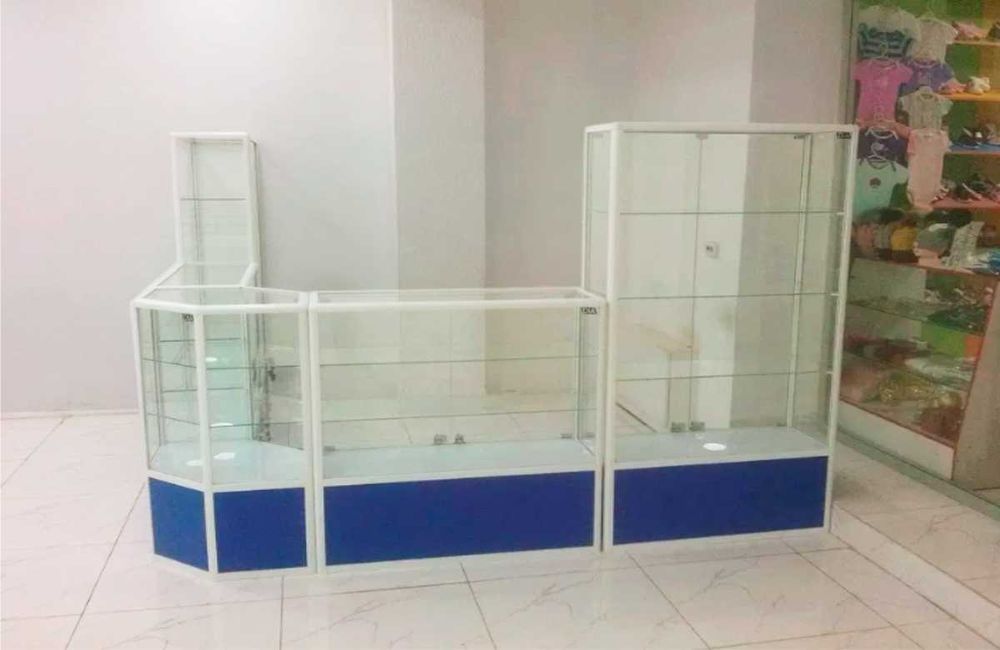 Стекляные витрины и прилавки для аптеки, магазинов, островки