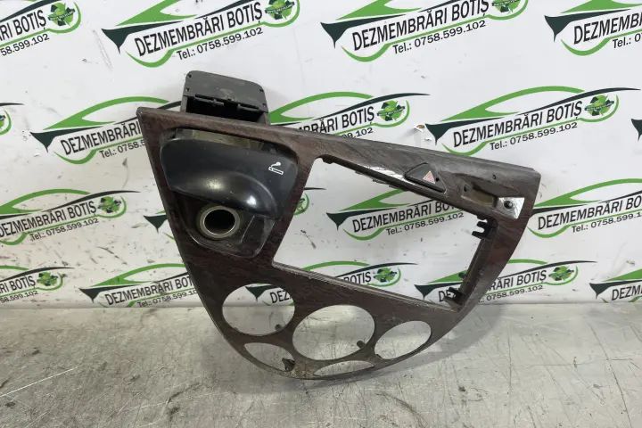 Scrumiera fata Ford Focus 2002 1.6 MT (98 hp)