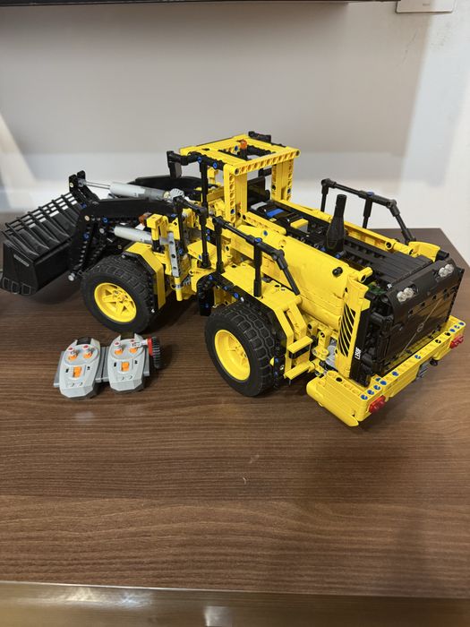 Lego Technic 42030 - Volvo L350F Wheel Loader