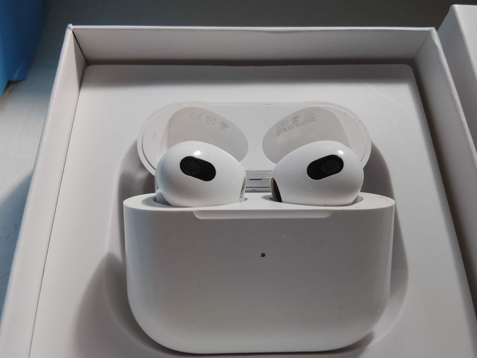 AirPods 3 поколения