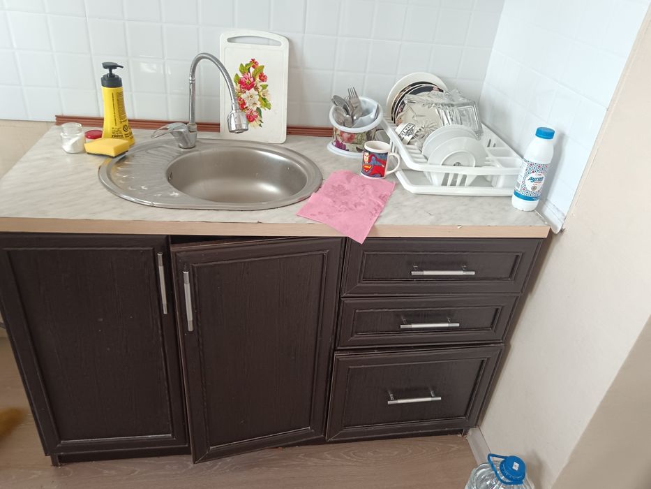 Кухонный шкаф, 130 см на 85 см.