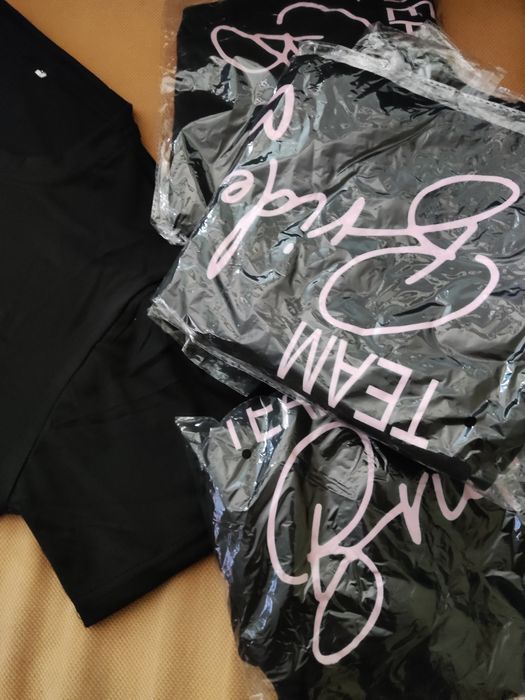 Дамска блуза, с къс ръкав - еластична .Не се мачка, подходяща за спорт