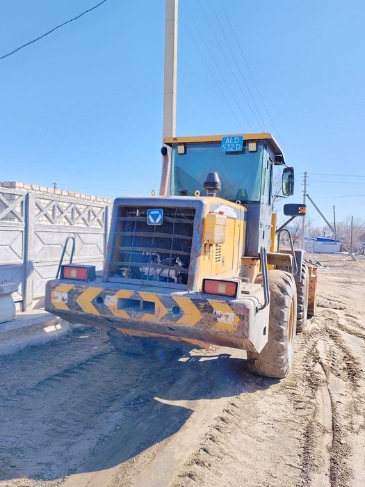 продам фронтальный погрузчик 3 тонник