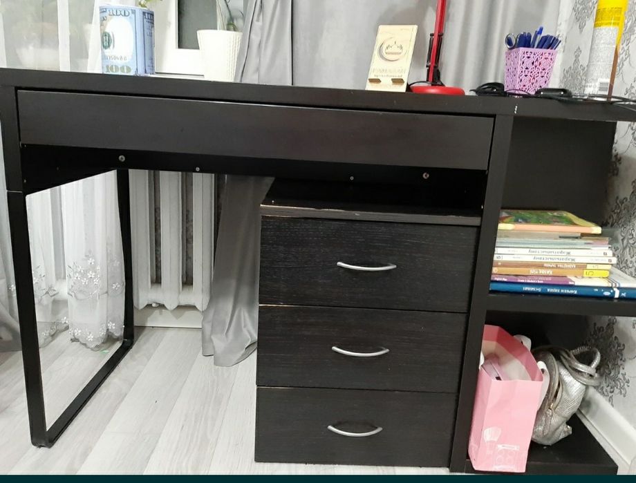 Продается письменный стол с тумбочкой!