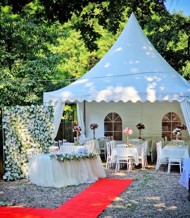 Corturi, Mese, Scaune și Decorațiuni