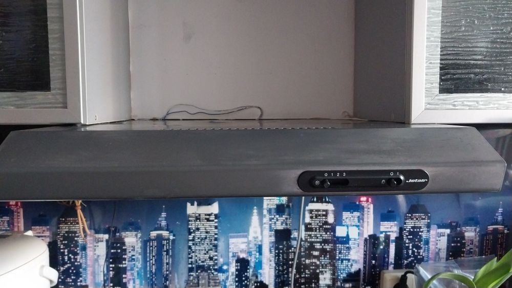 Продам вытяжку в рабочем состоянии