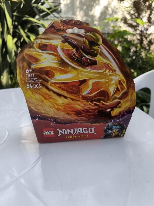 Продавам фигурка на Ninjago "Dragon Rising".