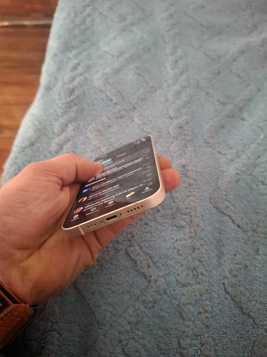 Айфон 13 в хорошем состоянии