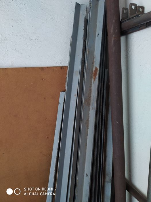 Продам , уголок,пластины колючюю проволоку.