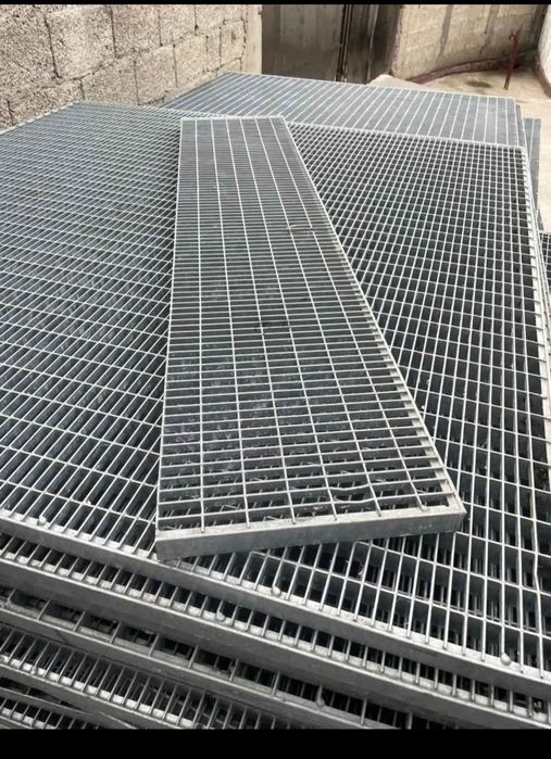Grătare zincate la diferite dimensiuni debitam la dimensiunea dorită d