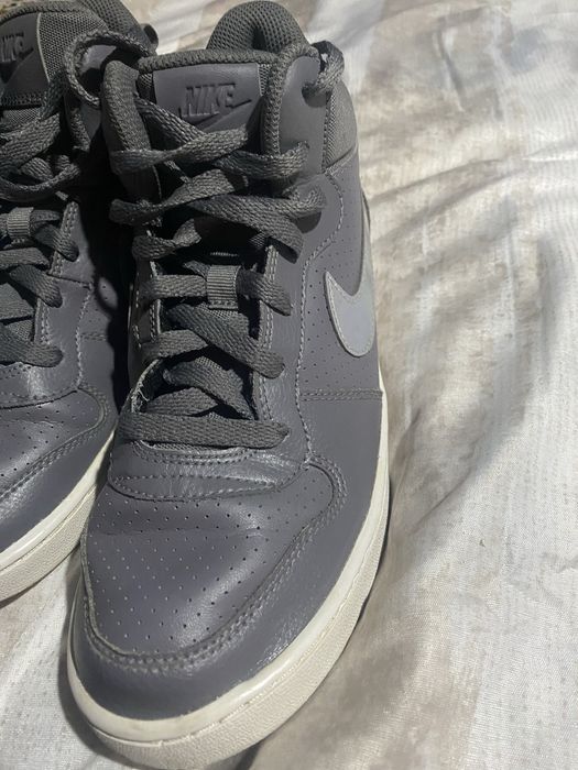 Adidasi nike high court