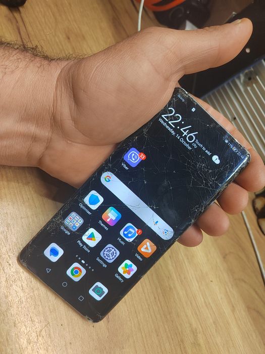 Продавам Huawei P30 pro.