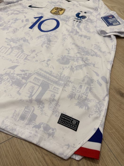 Tricou de fotbal World Cup 2022 Kylian Mbappe 10 marime M nou cu eticheta away