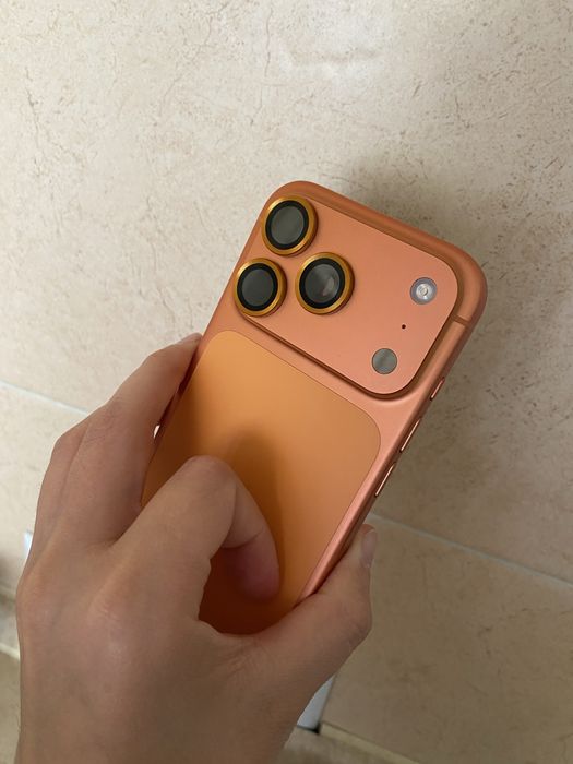 Продам 17 pro 256gb E-Sim  в идеальном состоянии