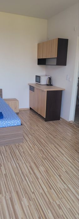 Апартамент две стаи първа линия  цената е  за 5 месеца