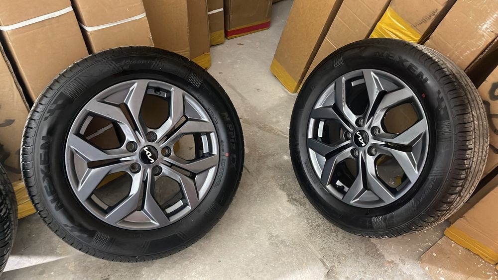 Продам диски + шинами (ЛЕТО) б/у оригинал.