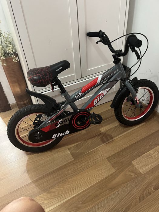 Bicicleta copil 3-5 ani , utilizata , nu mai  are roti ajutatoare !!!