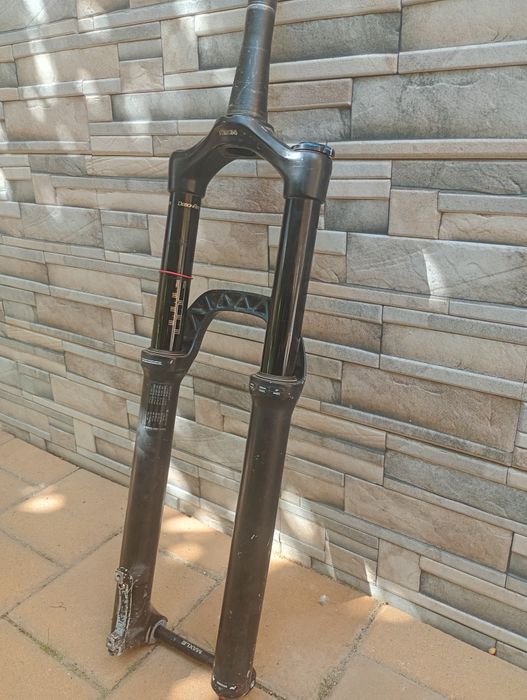 Vând furca rock shox lyrik