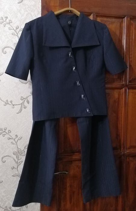 Продаю костюм в отличном состоянии