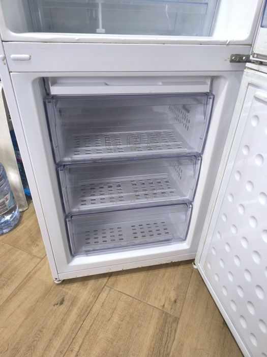 Хладилник Beko 60/60/180