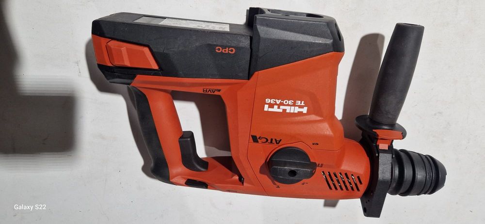 Hilti rotopercutor ,sabie pe acumulator de 30 V