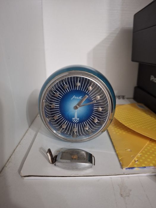 Часы настольные  "Агат " шар