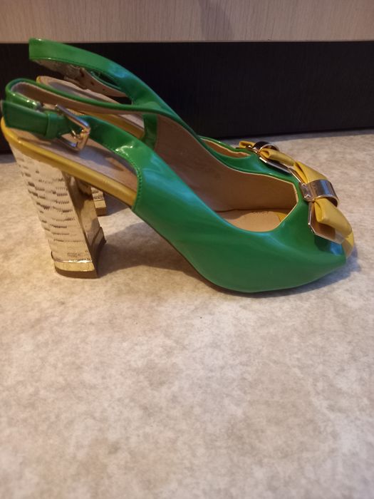 Летние босоножки