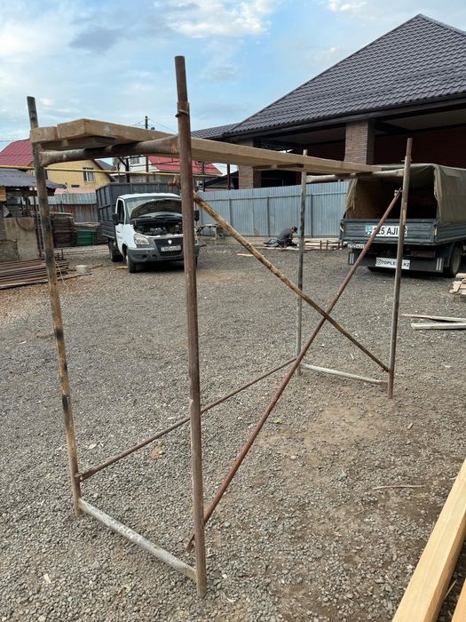 Выгодная аренда фасадных лесов без залога с трапами